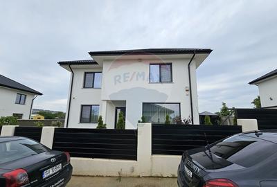 Vila de lux cu 5 camere de vanzare in Ipotesti, Suceava - 1