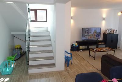 Casă cu 4 camere cu Teren 942 Mp în Zăvoi - 13