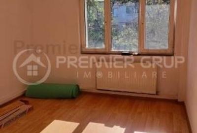 Apartament cu 4 camere semidecomandat în Podu Roș