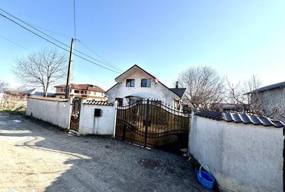 Casă cu 4 camere cu Teren 1076 Mp în Central - 2