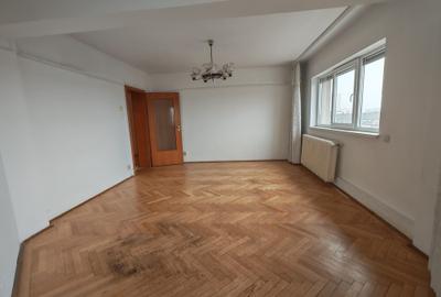 Apartament cu 5 camere decomandat în P-ța Universității - 2