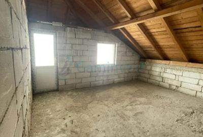 Casă cu 4 camere cu Teren 1000 Mp în Ceica - 3