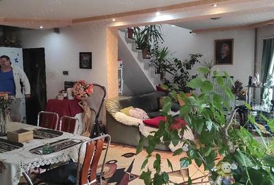 Casă cu 3 camere în Central - 1