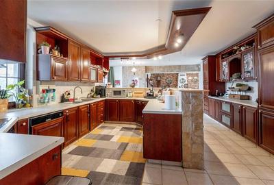 Casă individuală cu 7 camere cu Canalizare în Bucium - 6