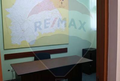 Spațiu comercial, de 200 mp, în Central - 17