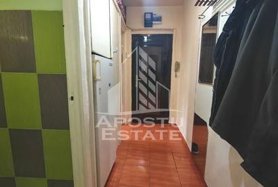 Apartament cu 2 camere la etaj intermediar, etajul 1, zona Dacia - 4
