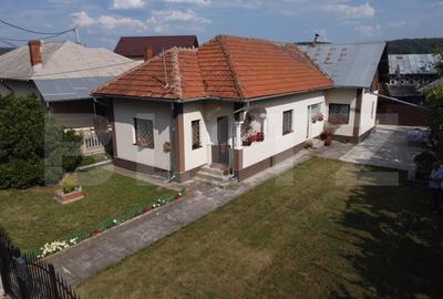 Casa de vacanta, de vanzare, cu 4 camere, 165 mp, zona Vulcana Pandele - 1