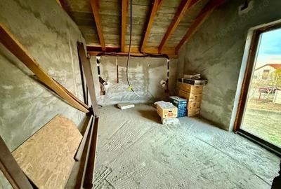 Casă cu 5 camere cu Teren 834 Mp în Moșnița Nouă