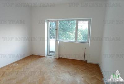 Apartament 3 camere de vanzare, zona Armeneasca