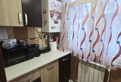 Apartament cu 2 camere decomandat în CET - 14