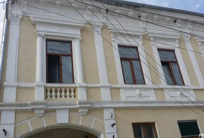 Apartament cu 3 camere semidecomandat în Deta - 2