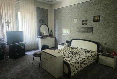 Apartament cu 4 camere semidecomandat în Central - 1