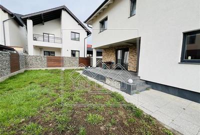 Casa de vanzare in Sibiu - 4 camere, panouri solare - - 1