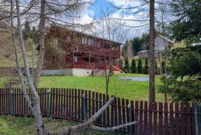Casă cu 7 camere cu Teren 830 Mp în Central - 1