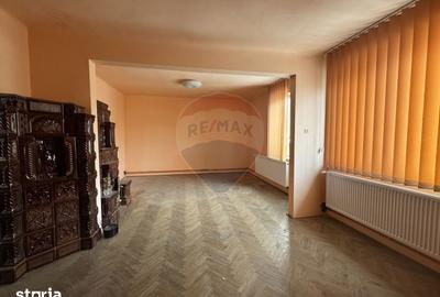 Casă cu 4 camere cu Teren 200 Mp în Central - 3