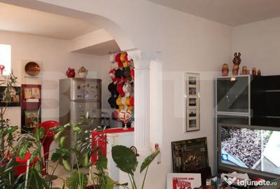 Casă cu 4 camere cu Teren 986 Mp în Central - 1