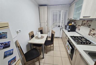 Apartament cu 3 camere semidecomandat, mobilat în Micro II - 6