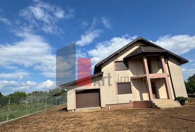 Casa la rosu in Peris - 8