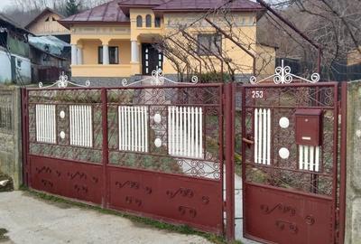 Casă cu 2 camere în Vărzaru