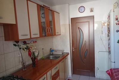 Apartament cu 3 camere decomandat, mobilat în Nicolina - 9