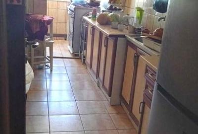 CENTRU- UMF-apartament cu 3 camere - 4