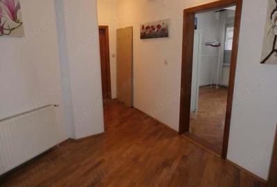 Apartament 3 camere foarte spatios, bloc tip asocia?ie, central - zona Pia?a Romana - 3