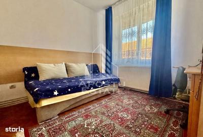 Apartament cu 3 camere, mobilat în Central