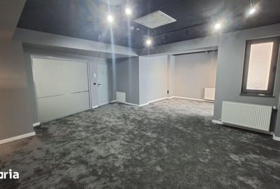 Spațiu comercial, de 55 mp, în Central - 8