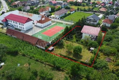 Casă cu 6 camere cu Teren 1632 Mp în Albești - 1