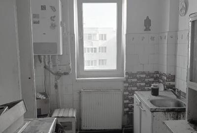 Apartament cu 3 camere semidecomandat în Central