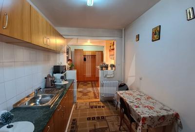 Apartament 2 camere, decomandat, zona Golden Tulip - 3