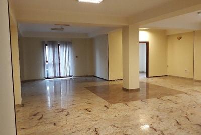 Birou, 130 mp în Girocului