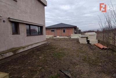 Casă individuală cu 8 camere cu Garaj în Săcălaz - 6