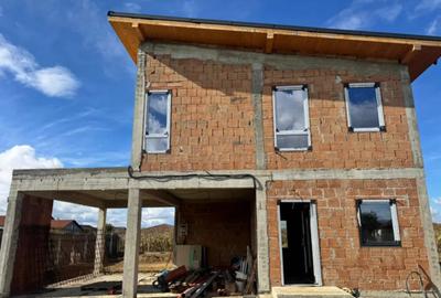 Casă cu 4 camere cu Teren 420 Mp în Săsar