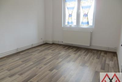 Apartament cu 4 camere semidecomandat în Berceni - 5