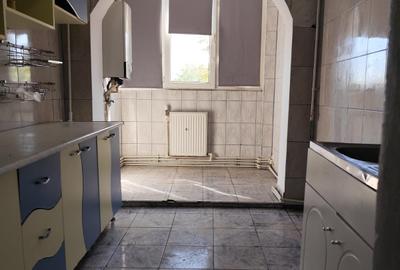 Apartament 3 camere decomandat – Micro 16, - 2