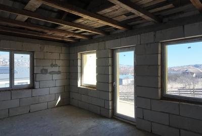 Casă cu 5 camere cu Teren 1000 Mp în Roșu - 3
