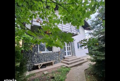 Casă cu 4 camere cu Teren 500 Mp în Podu Roș
