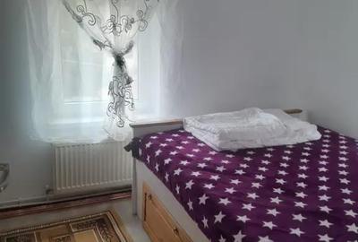 Apartament cu 3 camere semidecomandat în Central - 1