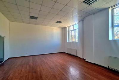 Spațiu comercial, de 222 mp, în Central - 4