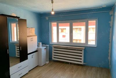 Garsoniera zona UMT