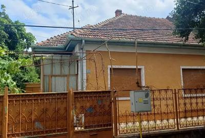 Casă cu 3 camere cu Teren 614 Mp în Central - 10