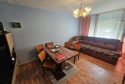 Apartament cu 3 camere decomandat, mobilat în Micro IV - 15