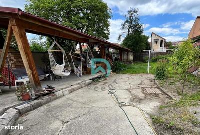 Casă cu 3 camere cu Garaj în Florilor