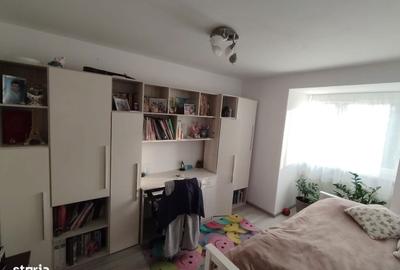 Apartament cu 3 camere semidecomandat în Central - 1