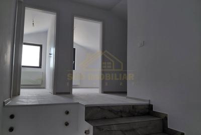 Duplex cu 7 camere cu Canalizare în Central - 17