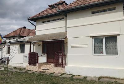 Casă cu 5 camere în Subcetate - 1