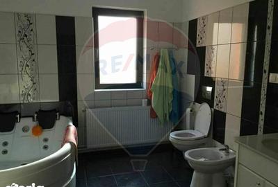 Casă cu 4 camere cu Teren 768 Mp în Sânpetru - 2