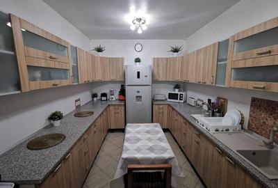 Bucurestii noi-metrou laminor,casa singur curte,parter si etaj,mobilata ,800 eur - 3