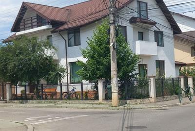 Casă cu 6 camere cu Teren 500 Mp în Vălenii de Munte - 4